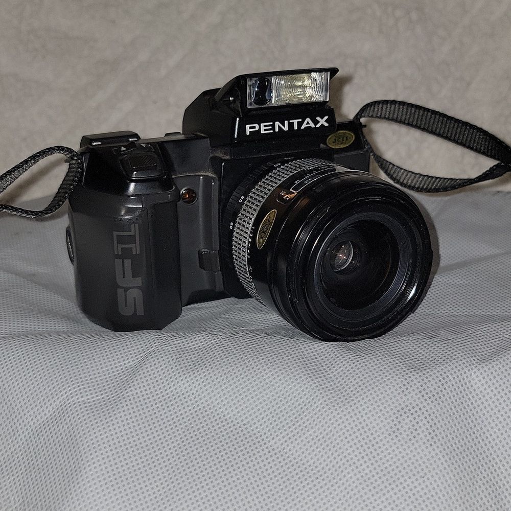 Pentax 35mm SF1 Camera with Strap & Lens • TTL Auto Flash • AF Spotbeam System